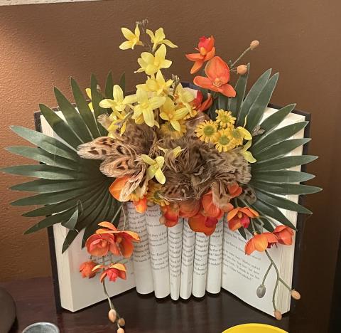 Book vase